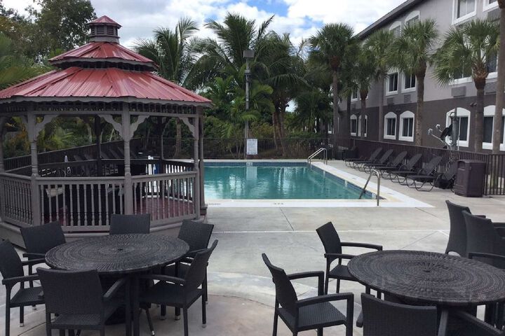 Pool 6 of 28
