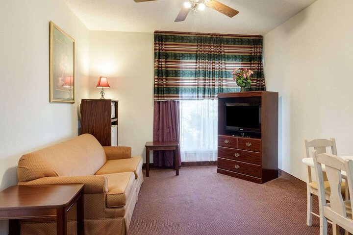 Room 6 of 23