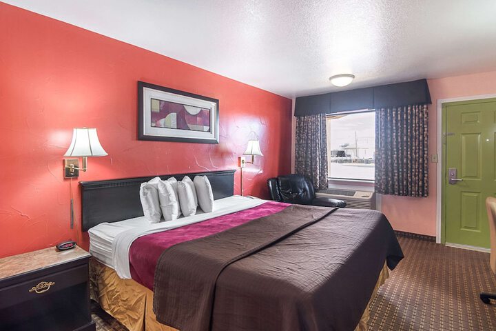 Room 15 of 30