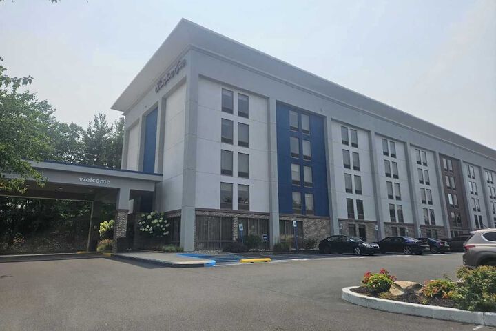 Hampton Inn by Hilton Philadelphia / Willow Grove