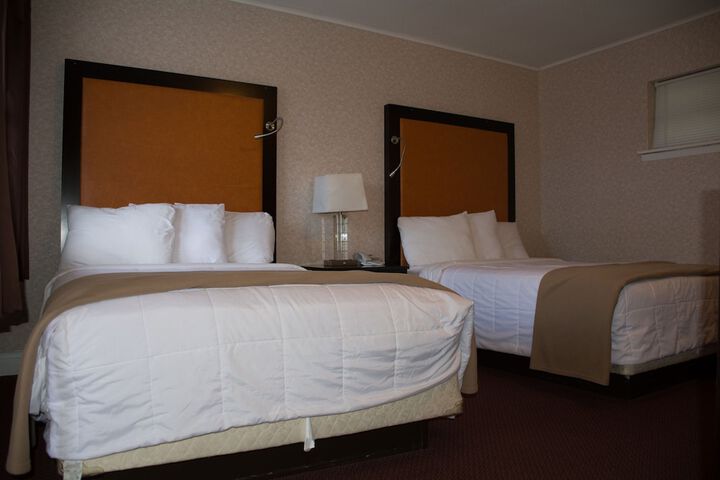 Room 33 of 65
