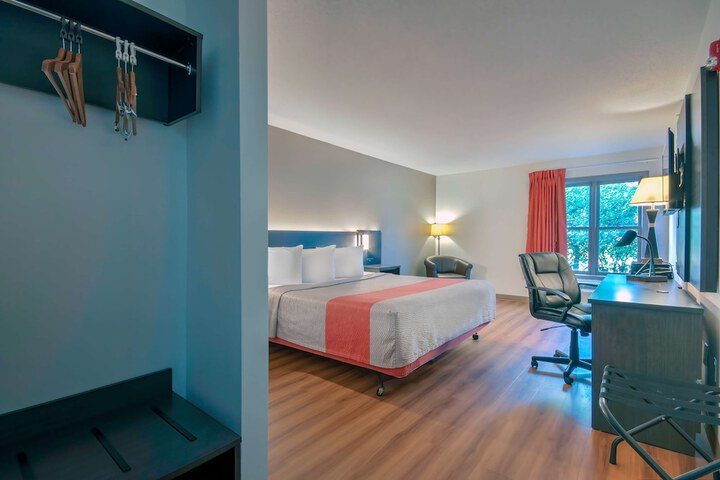 Room 29 of 38