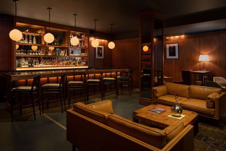Lounge 80 of 86