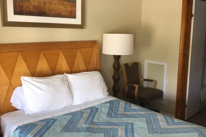 Room 11 of 37