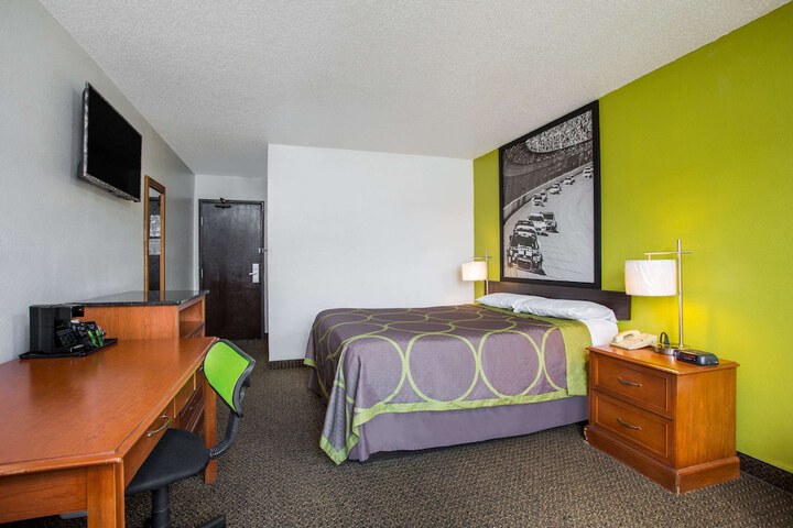 Room 28 of 48