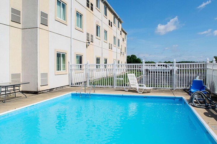 Motel 6 Seymour IN - North