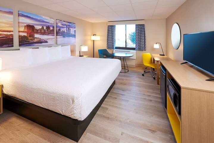 Room 9 of 21