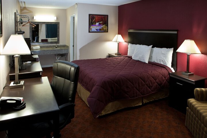 Room 6 of 11