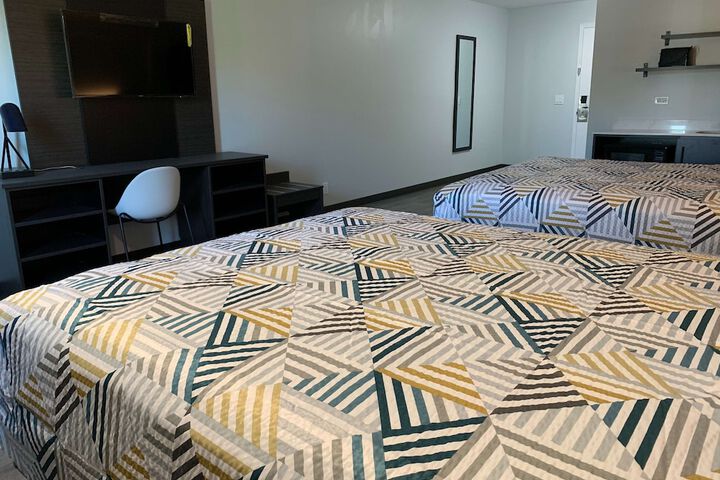 Room 8 of 16