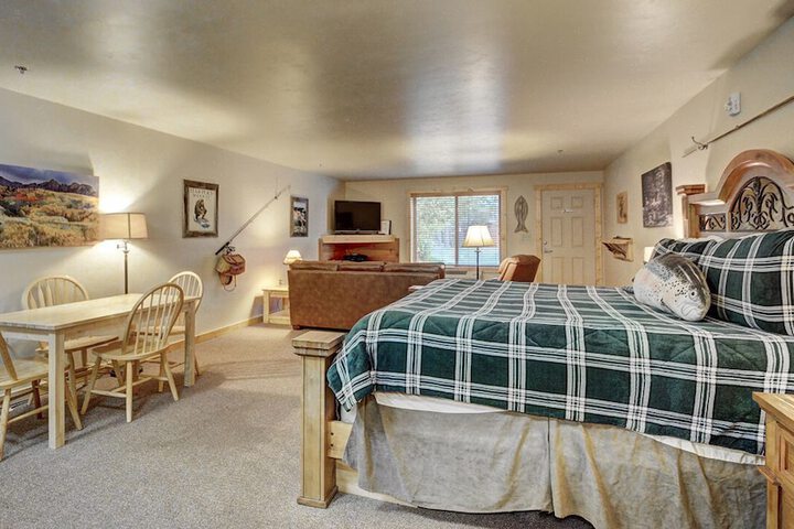 Eagle Fire Lodge & Cabins