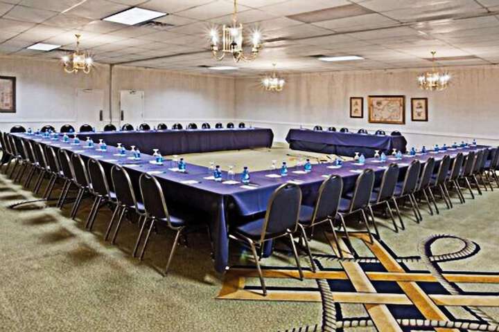 Ballroom/Hall 20 of 22