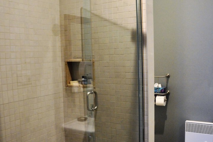 Room 9 of 18