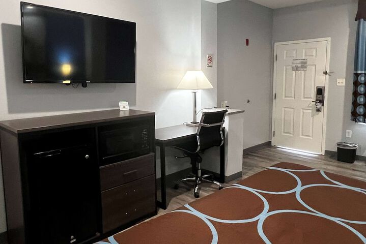 Room 18 of 32