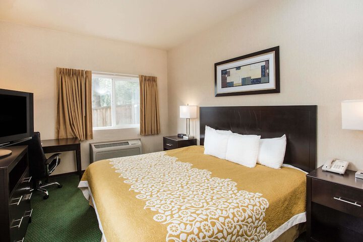 Days Inn by Wyndham Seattle Aurora