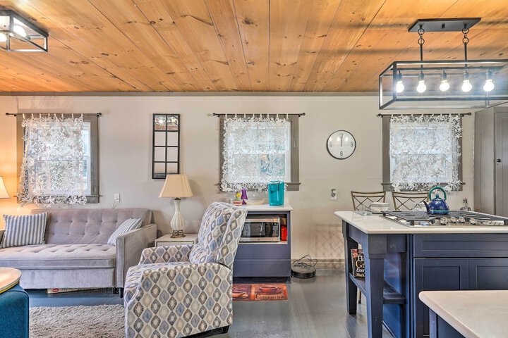 Bemus Point Vintage Suite w / Soaking Tub & Kitchen