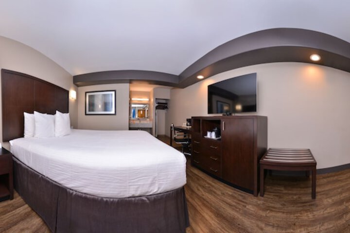 Room 7 of 18