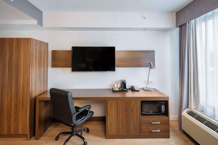 Room 33 of 63