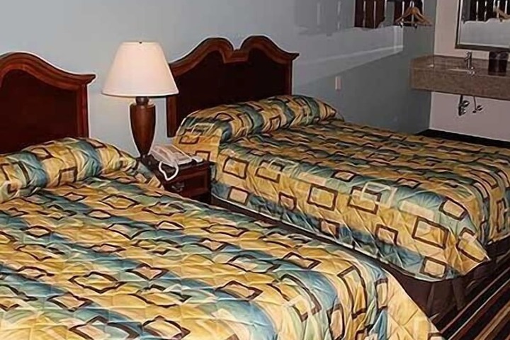 Room 8 of 10
