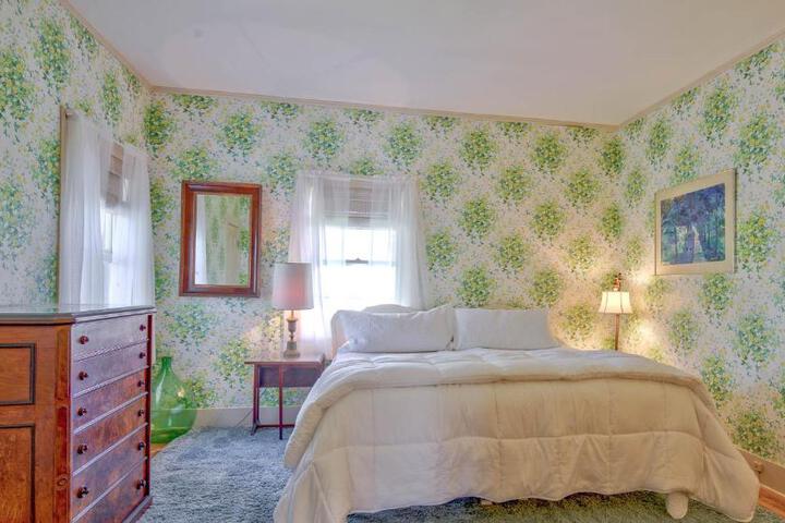 Captain Morse House - Luxury Waterfront, Town, & Beaches - 5 stars