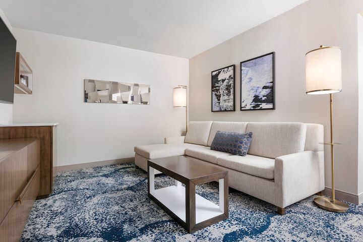 Delta Hotels by Marriott Virginia Beach Waterfront Suites