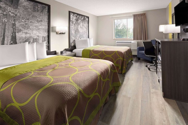 Super 8 by Wyndham Burnham / Lewistown
