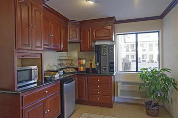 Americas Best Value Inn & Suites Wine Country Santa Rosa