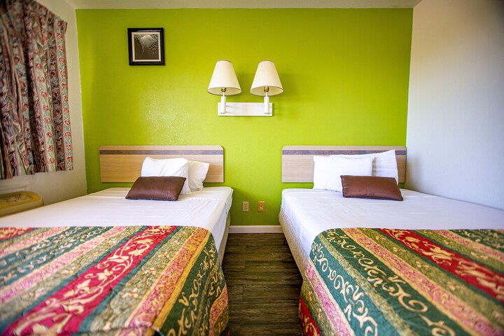 Room 27 of 51