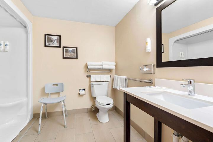 Comfort Suites near Robins Air Force Base