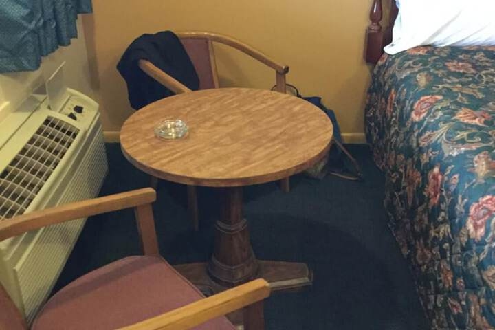 Room 6 of 18