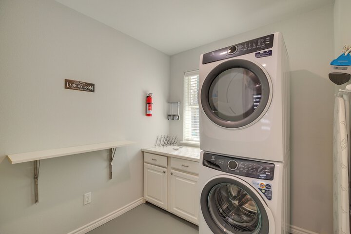 South Houston Townhome w / Patio & Gas Grill!