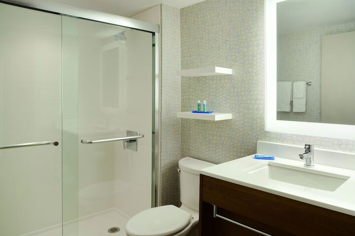 Holiday Inn Express Toronto - Downtown by IHG