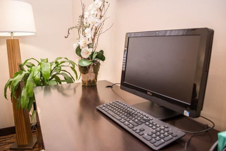Business Center 28 of 29