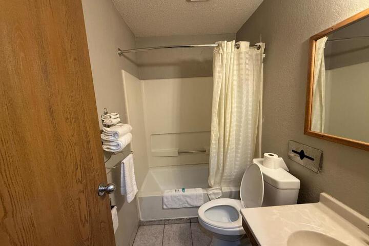 Coldwater Inn & Suites near I 69