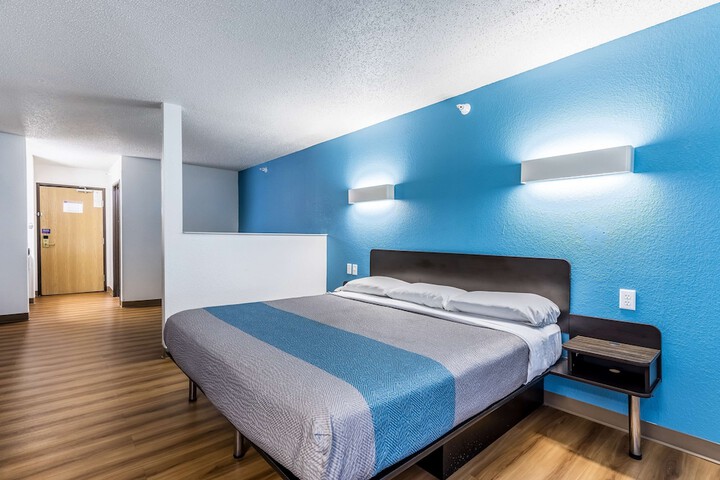 Room 33 of 36