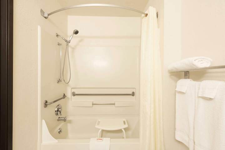 Room 16 of 26