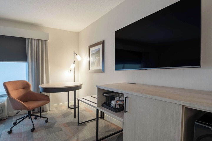 Room 33 of 38