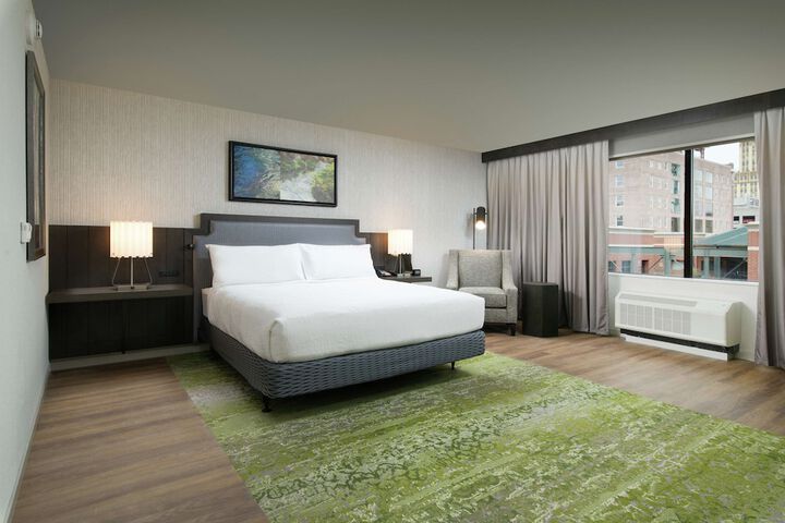 Room 28 of 46