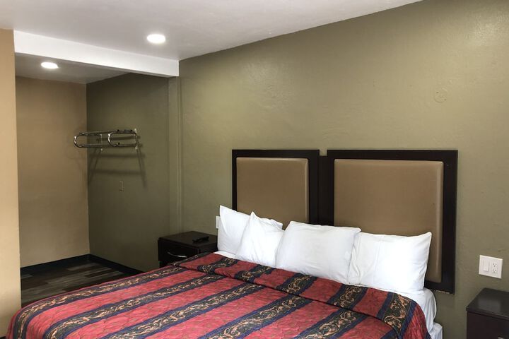 Room 10 of 31