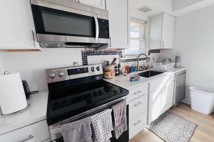 Charming 3 Bedroom Cottage Apartment in a Tudor-Style Home