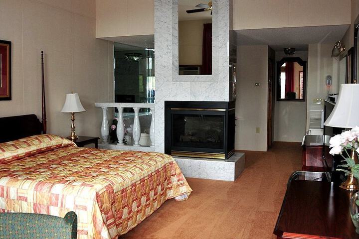 Lockport Inn & Suites