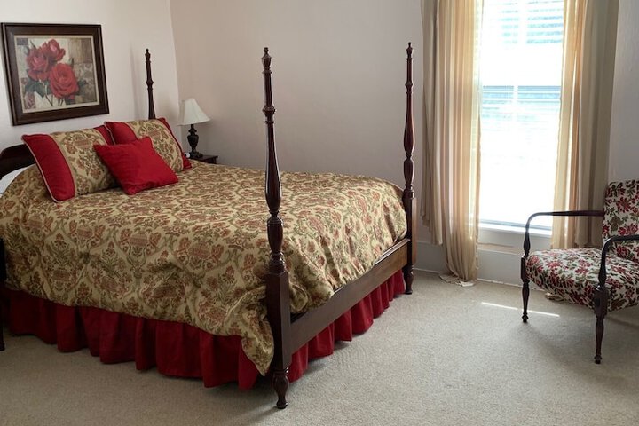 Room 5 of 9