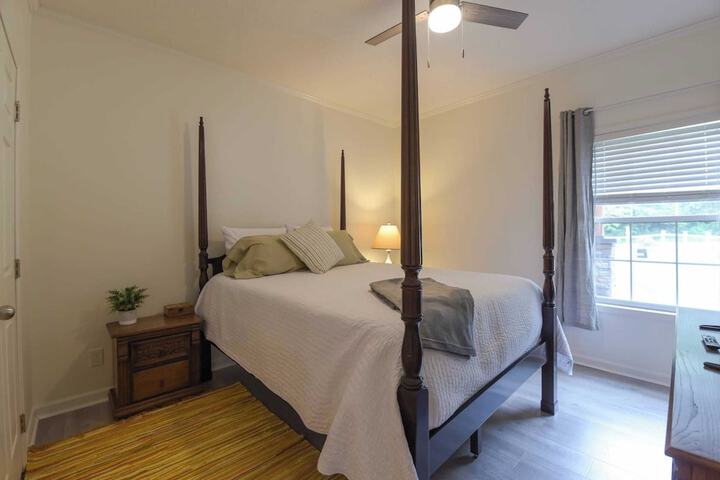 Riverside Ranch by Avantstay Mins to Downtown