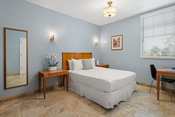 Room 10 of 31