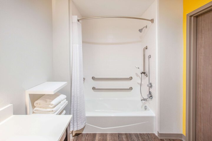 La Quinta Inn & Suites by Wyndham Dallas Duncanville