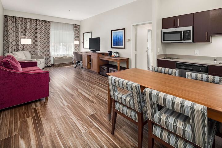 Hampton Inn & Suites Seattle-North / Lynnwood