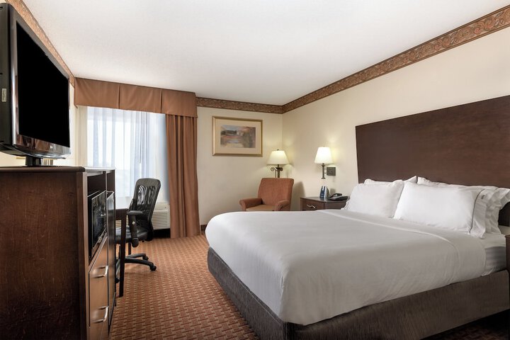 Room 33 of 48