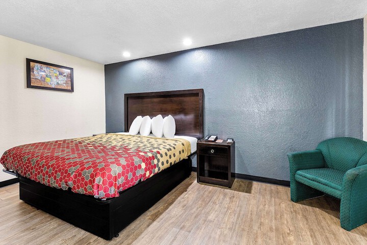 Room 13 of 43