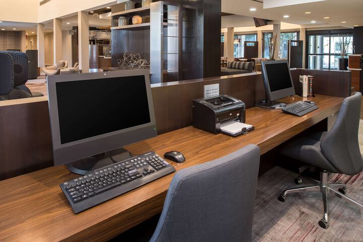 Business Center 26 of 29