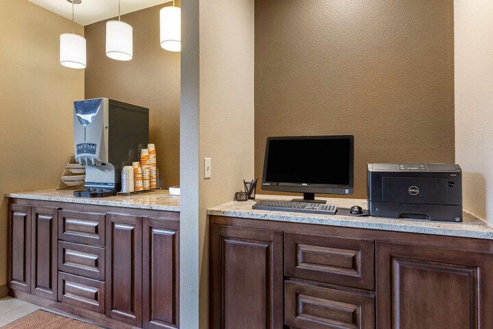 Comfort Inn & Suites Near Mt. Rushmore