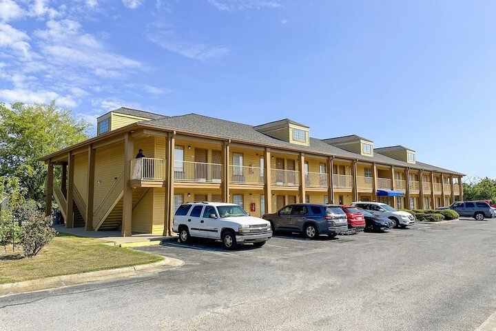Hotel 5 of 70